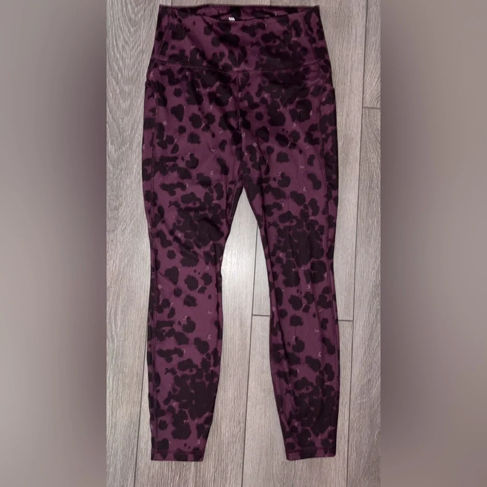 All In Motion Medium Athletic Leggings Purple & Black Animal Print Pockets EUC - Picture 1 of 7